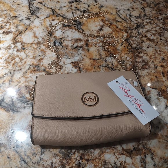 Marilyn Monroe Handbags - Marilyn Monroe crossbody, NWT, 8"X6", long gold chain, magnetic closure. Clean